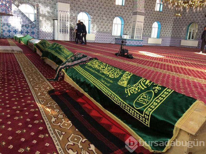 Van'da depremde hayatını kaybedenlere veda!