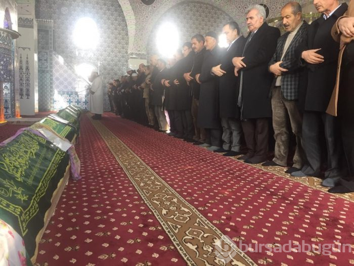 Van'da depremde hayatını kaybedenlere veda!