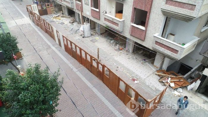 4 ay önce mühürlenen bina hala yıkılmadı