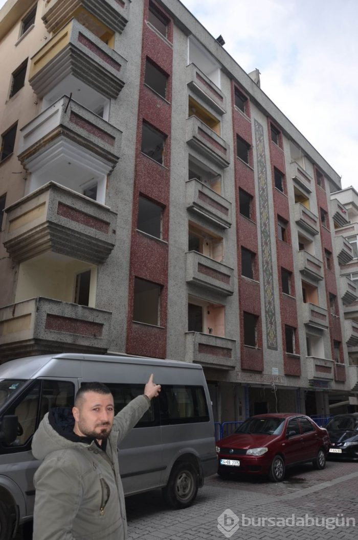 4 ay önce mühürlenen bina hala yıkılmadı