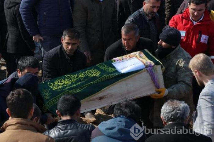 Depremde hayatını kaybedenlere gözyaşları arasında veda