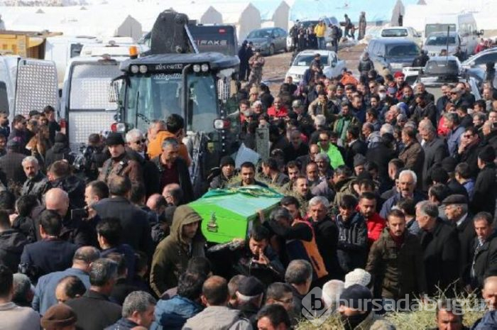Depremde hayatını kaybedenlere gözyaşları arasında veda