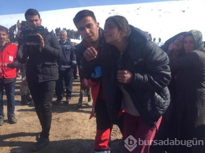 Depremde hayatını kaybedenlere gözyaşları arasında veda