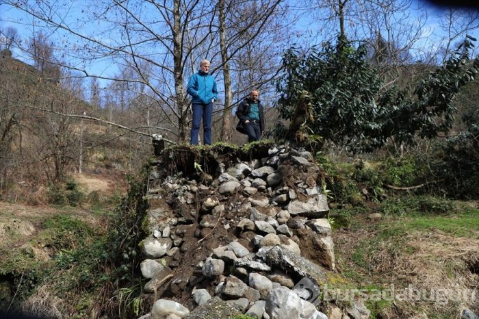 Rize'de tarihi kemer köprü yıkıldı!