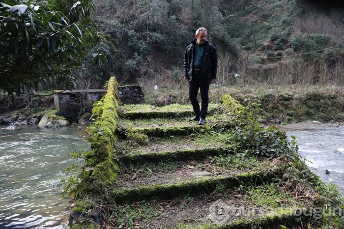 Rize'de tarihi kemer köprü yıkıldı!