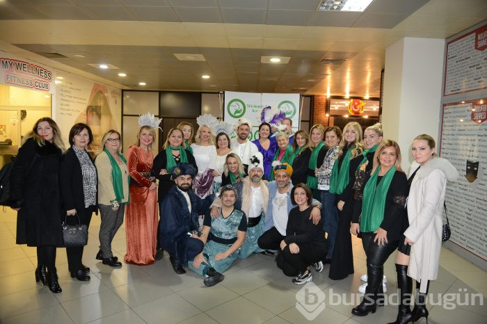 İstanbul Efendisi Türk Anneler Derneği yararına sahnede