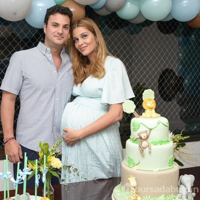 Ünlü modelden ikinci bebek mutluluğu