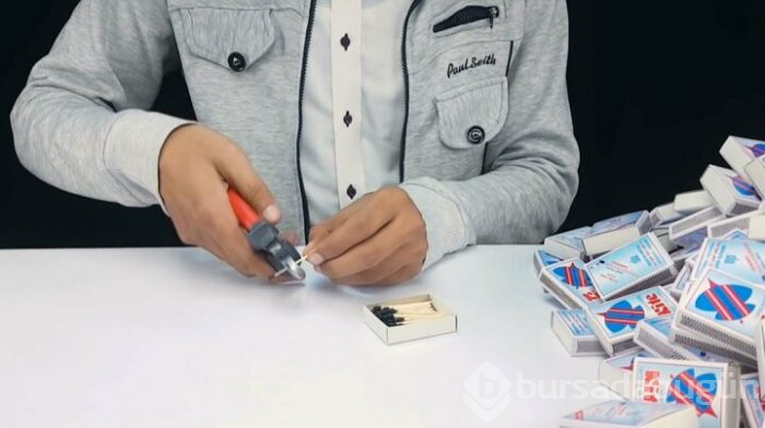 YouTuber 750 saatte 1 milyon kibritle roket yaptı!