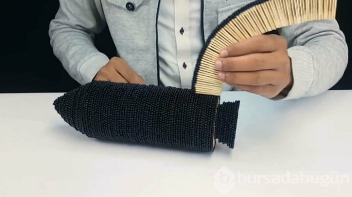 YouTuber 750 saatte 1 milyon kibritle roket yaptı!