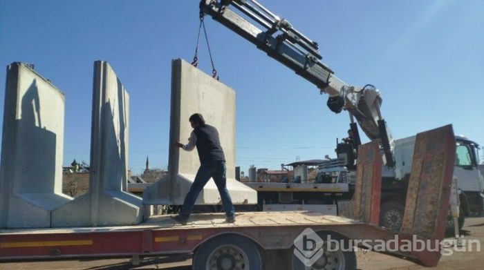 İdlib'e beton blok sevkiyatı yapıldı!