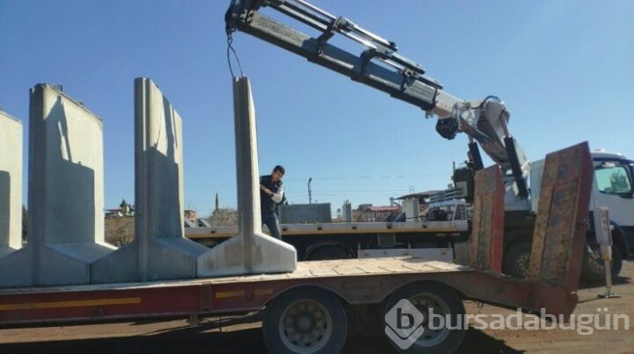İdlib'e beton blok sevkiyatı yapıldı!