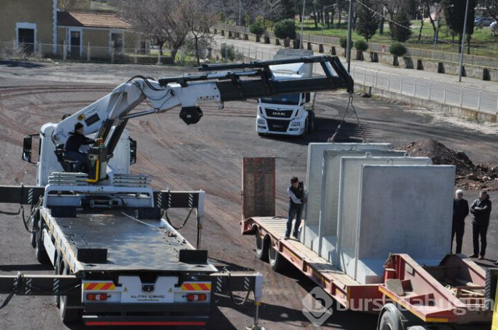 İdlib'e beton blok sevkiyatı yapıldı!