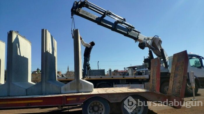 İdlib'e beton blok sevkiyatı yapıldı!