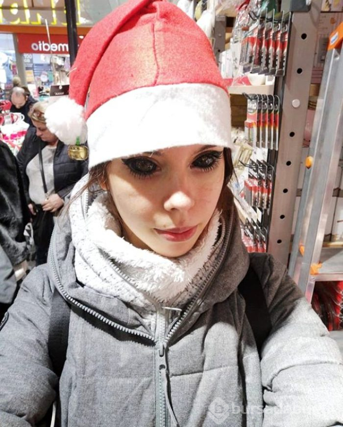 Şarkıcıya özenip gözlerine dövme yaptırdı! Sonu kötü bitti...