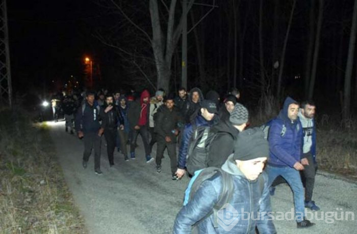 Mülteciler karar sonrası sınıra yürüyor!