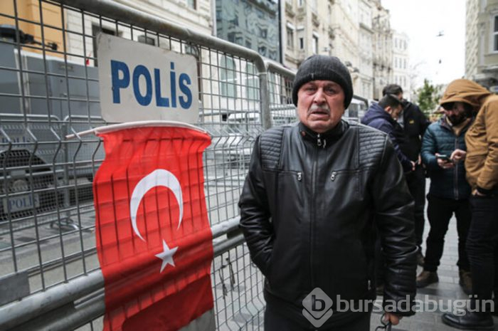 Protestocular Rus konsolosluğuna koştular!
