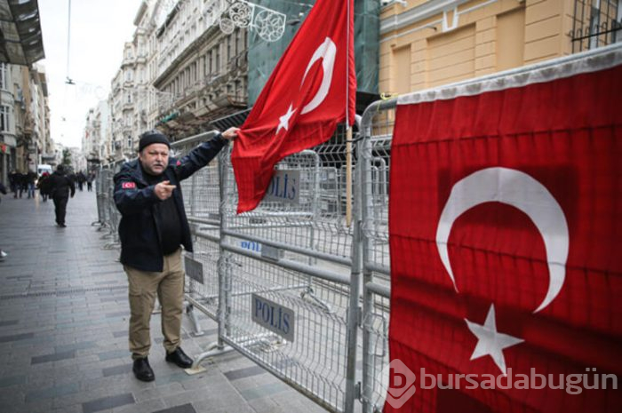 Protestocular Rus konsolosluğuna koştular!