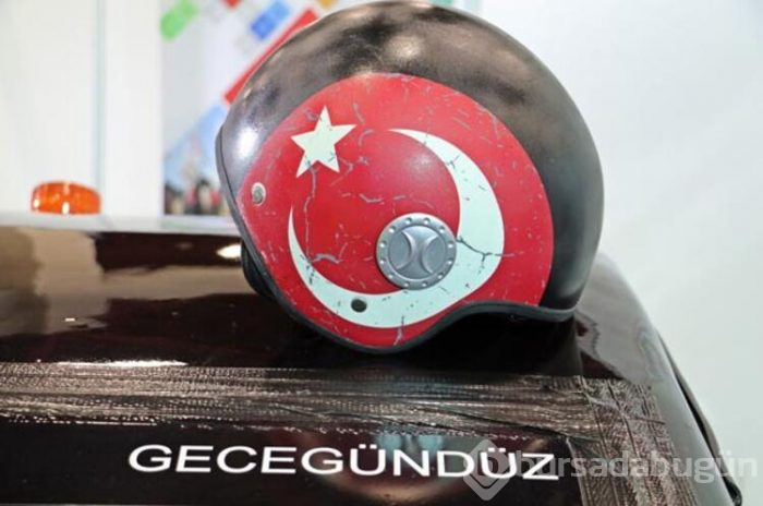 Gece gündüz çalışıp 1 yılda araba yaptılar!