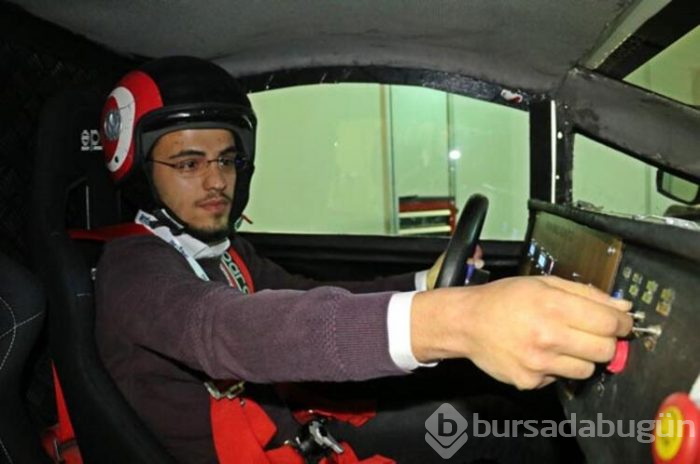 Gece gündüz çalışıp 1 yılda araba yaptılar!