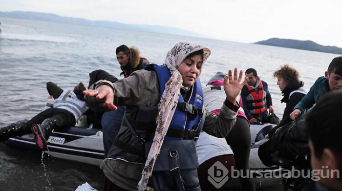 Mülteciler botlarla Yunanistan'a ulaştı!