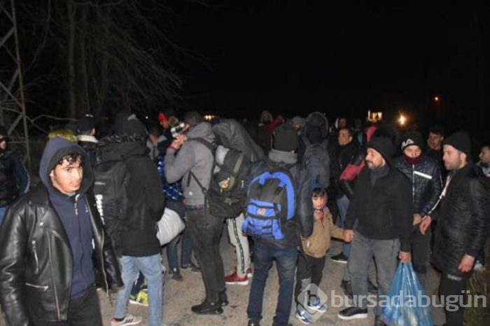 Mülteciler botlarla Yunanistan'a ulaştı!