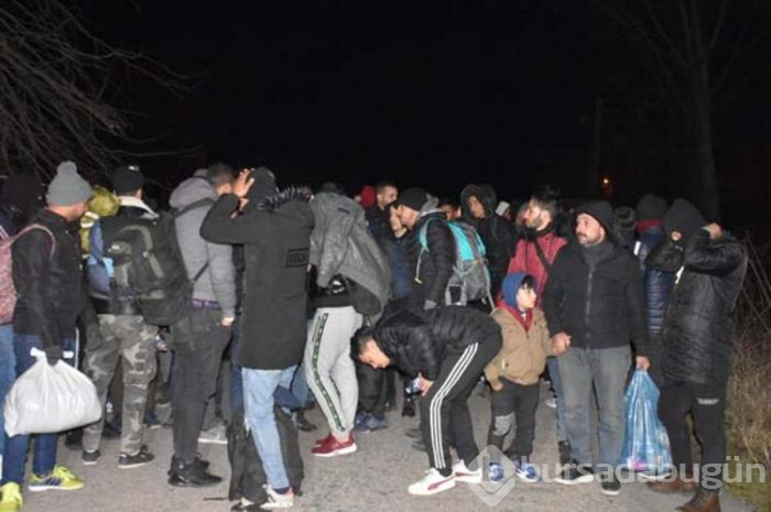 Mülteciler botlarla Yunanistan'a ulaştı!