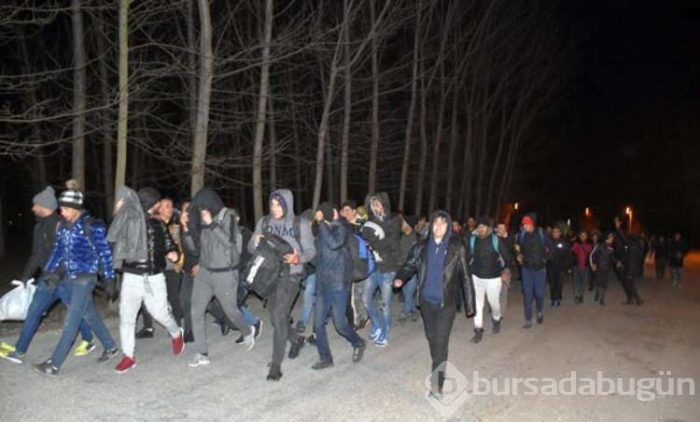 Mülteciler botlarla Yunanistan'a ulaştı!