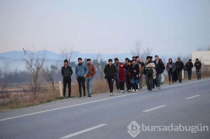 Mülteciler botlarla Yunanistan'a ulaştı!