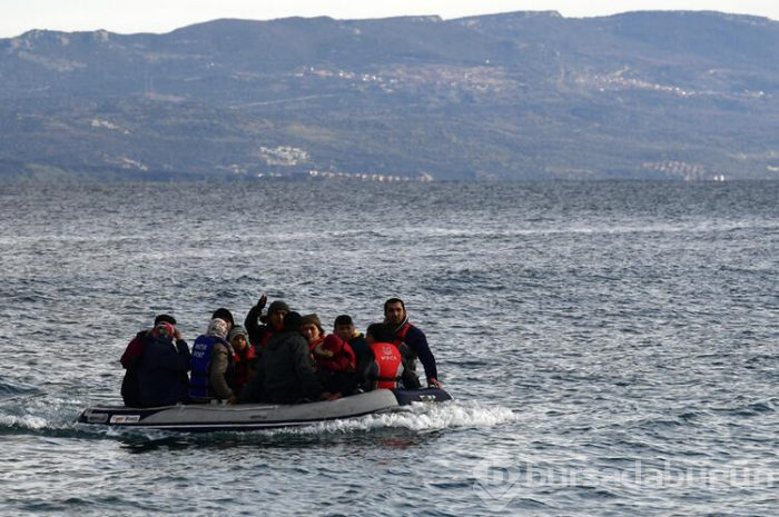 Mülteciler botlarla Yunanistan'a ulaştı!