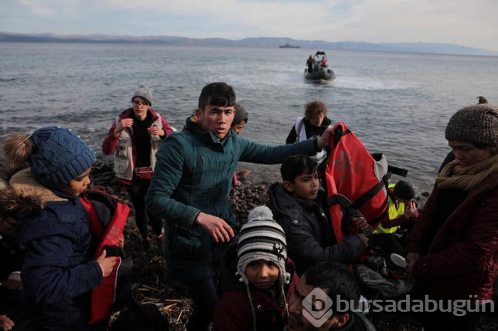 Mülteciler botlarla Yunanistan'a ulaştı!