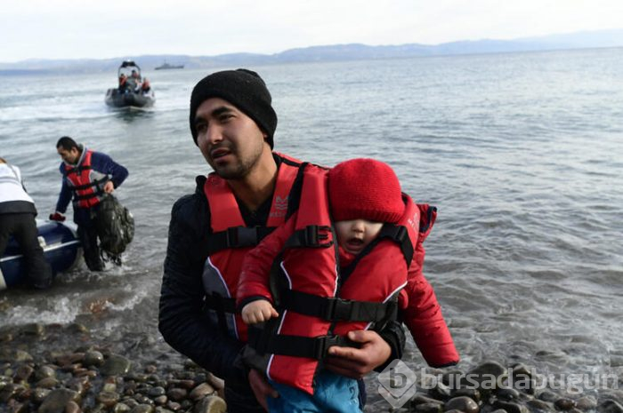 Mülteciler botlarla Yunanistan'a ulaştı!