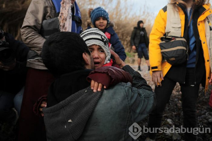 Mülteciler botlarla Yunanistan'a ulaştı!