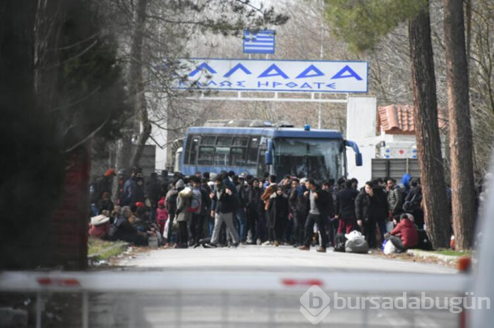 Yunanistan sınırını otobüsle kapattı!