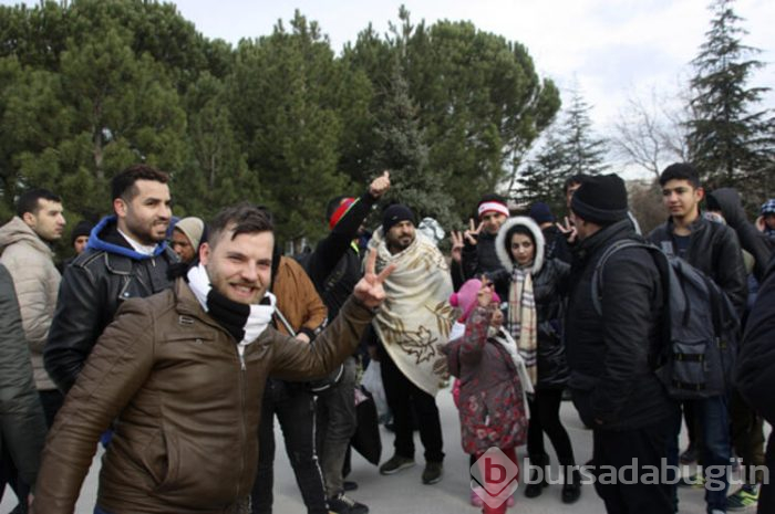 Yunanistan sınırını otobüsle kapattı!