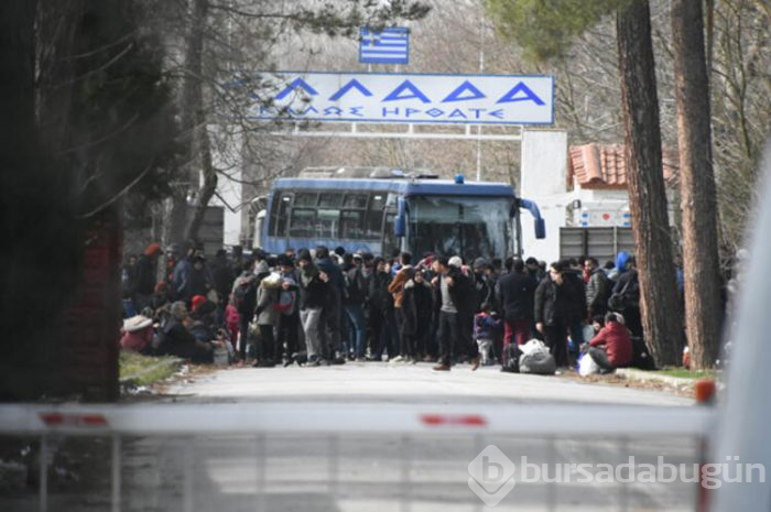 Yunanistan sınırını otobüsle kapattı!
