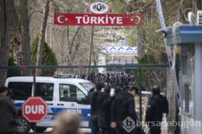 Yunanistan sınırını otobüsle kapattı!