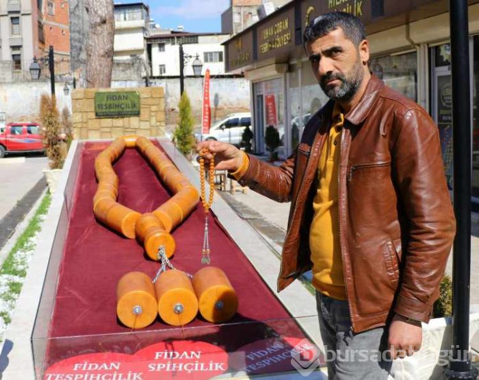 1 tonluk tespihi Cumhurbaşkanına hediye etmek istiyor
