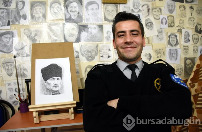 Güvenliğini sağladığı kütüphanede yeteneğini keşfetti