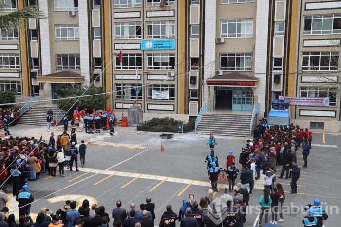 Gerçeği aratmayan deprem tatbikatı