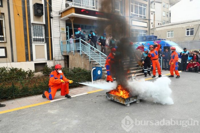 Gerçeği aratmayan deprem tatbikatı