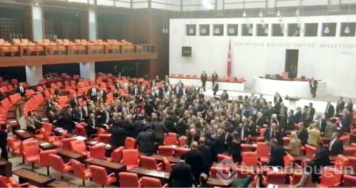Mecliste kavga çıktı! Tekme tokat...