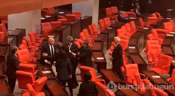 Mecliste kavga çıktı! Tekme tokat...