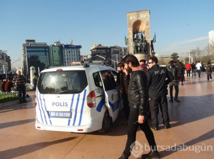 Genç kızların arasına girip taciz etti!