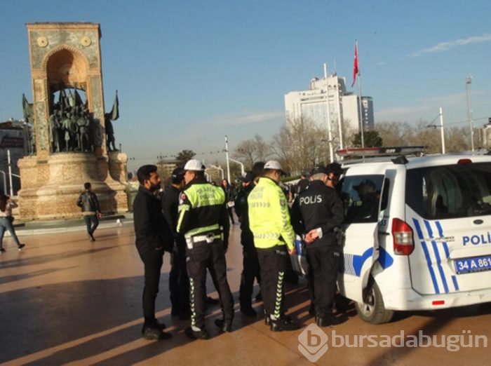 Genç kızların arasına girip taciz etti!