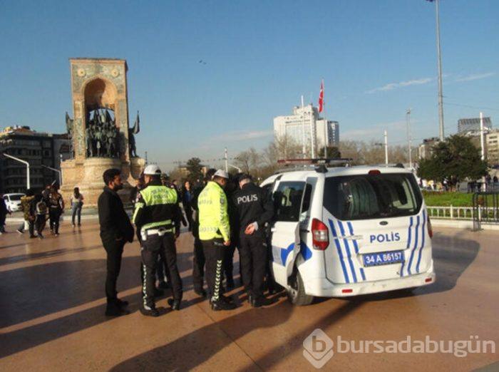 Genç kızların arasına girip taciz etti!