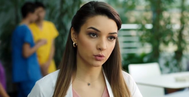 Hekimoğlu'nun doktor Zeynep'inden cesur pozlar!