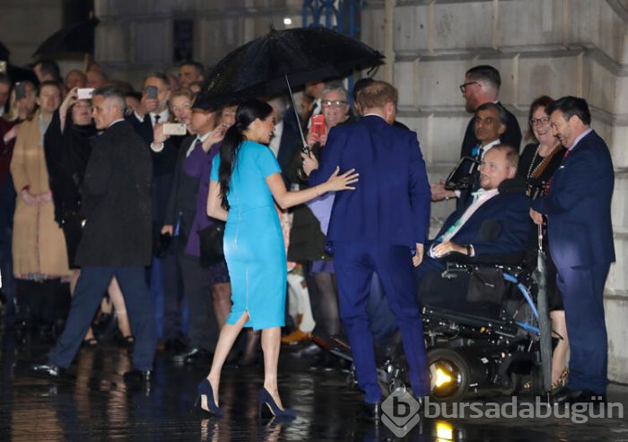 Prens Harry ve Meghan Markle uzun bir aradan sonra ele ele