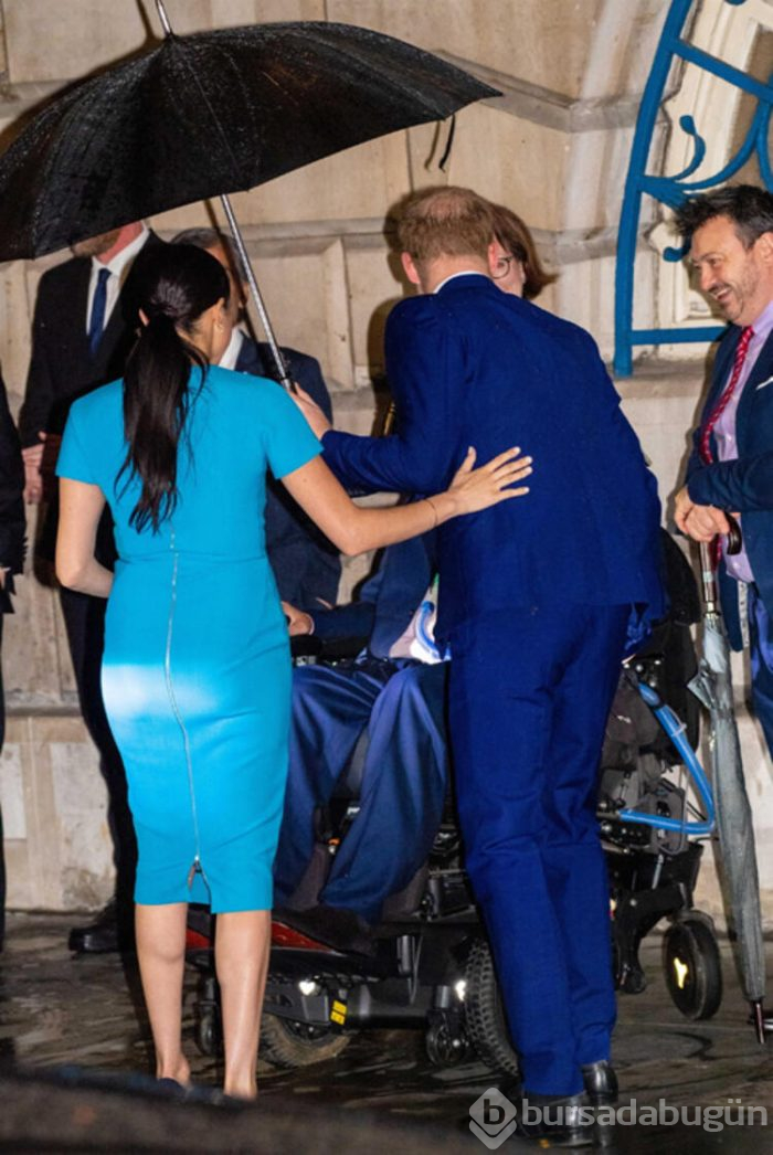 Prens Harry ve Meghan Markle uzun bir aradan sonra ele ele