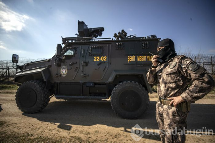 Özel harekatçılar geri itmeyi engellemek için Meriç Nehri'nde!