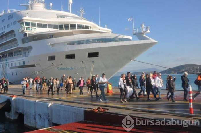 Sezonun ilk kruvaziyeri Kuşadası'nda!